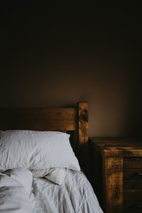 Steigerhouten bed